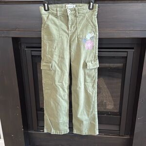 Abercrombie high rise wide leg w cargo pockets and flower embroidery.